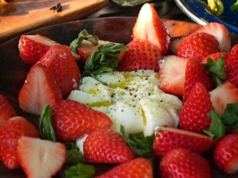 苺とブッラータのカプレーゼ #我が家のキャンプ飯